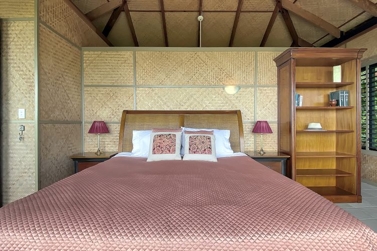 Absolute Beachfront and Pool House