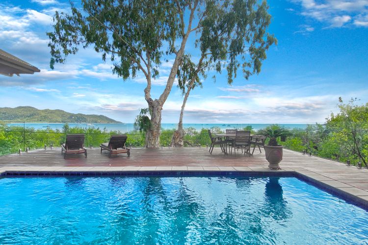 Absolute Beachfront and Pool House