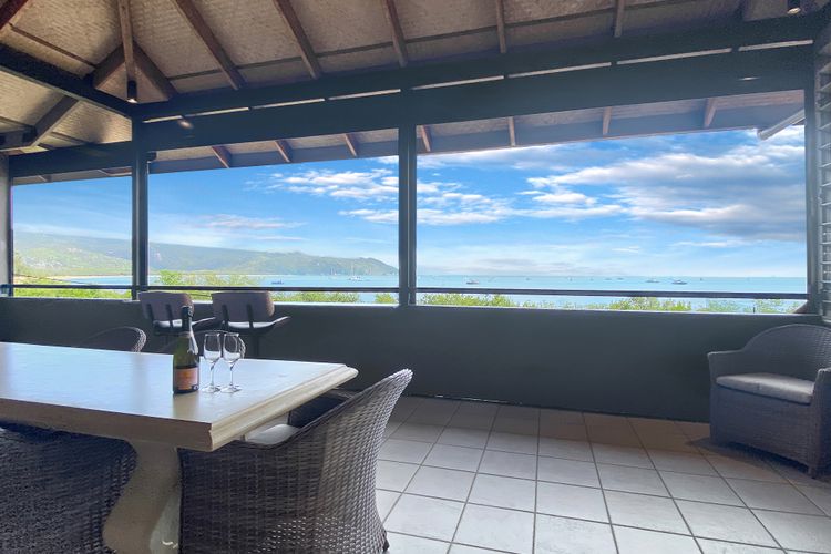 Absolute Beachfront and Pool House