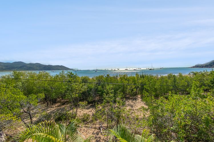 Absolute Beachfront and Pool House