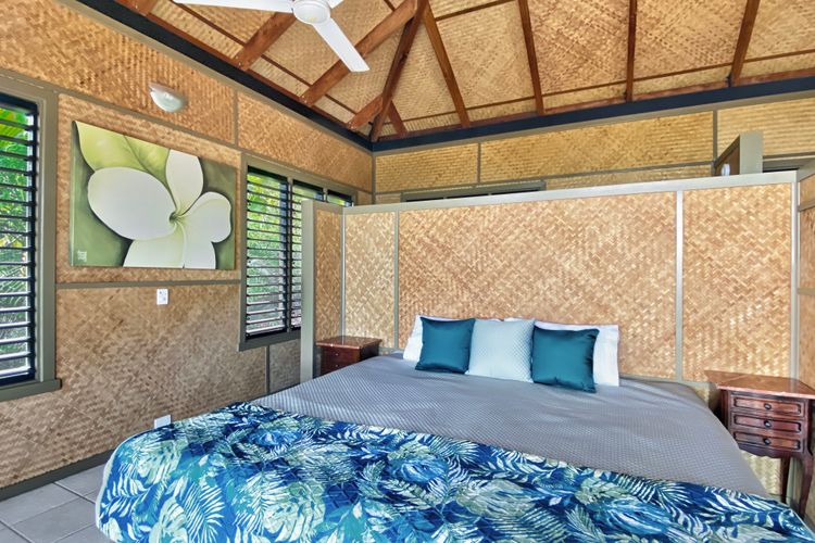 Absolute Beachfront and Pool House