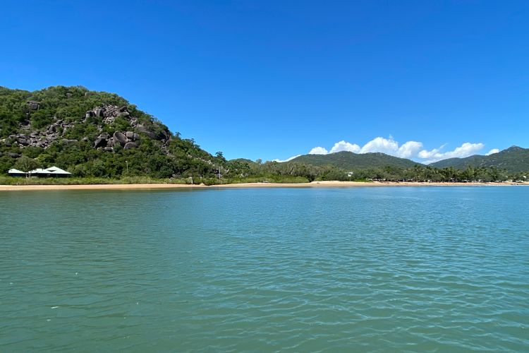 Absolute Beachfront and Pool House