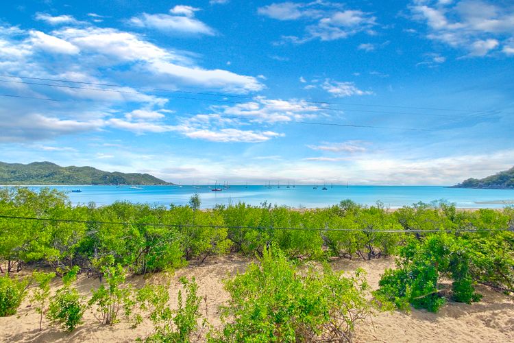 Absolute Beachfront and Pool House