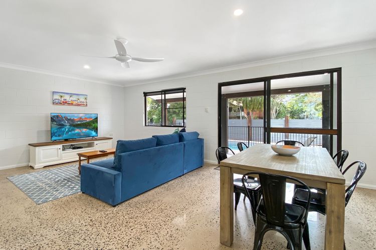 Lounge & Dining area