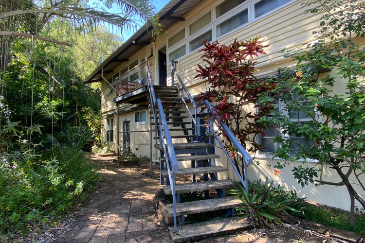 The Captain’s Manor on Cook 4