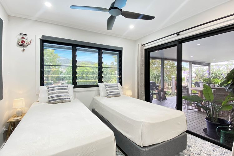 Bedroom 2 - 2 x Singles OR 1 x King