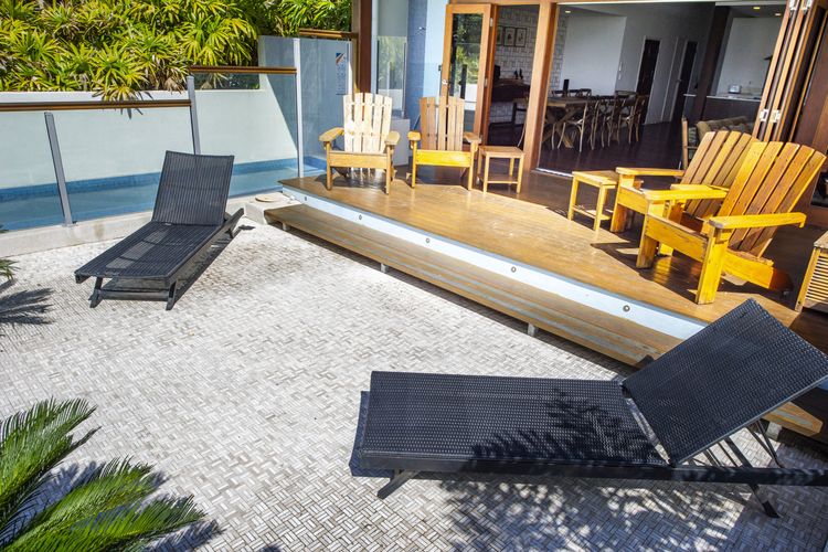 Beached on Magnetic - Deck