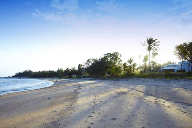 Beached on Magnetic - Picnic Bay Beachfront