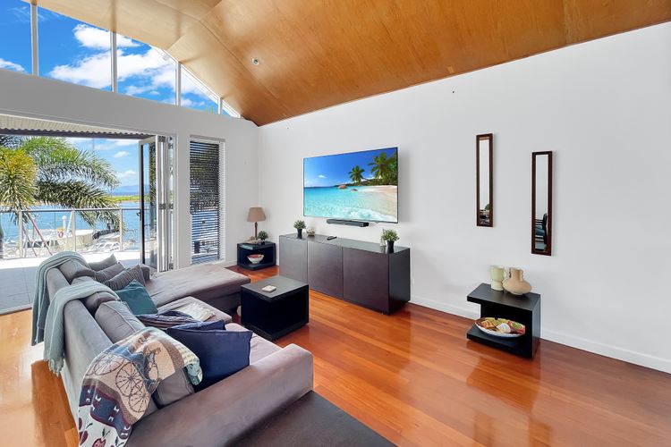 Solmar At The Waters Edge