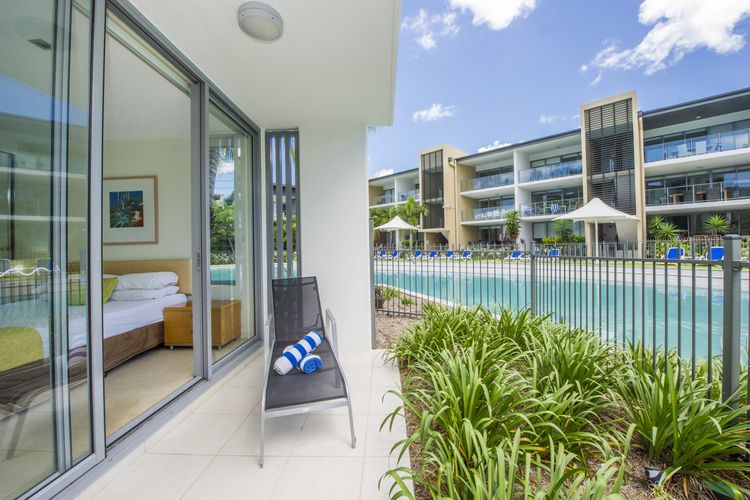 Blue on Blue Apartment 1011 - Poolside Verandah