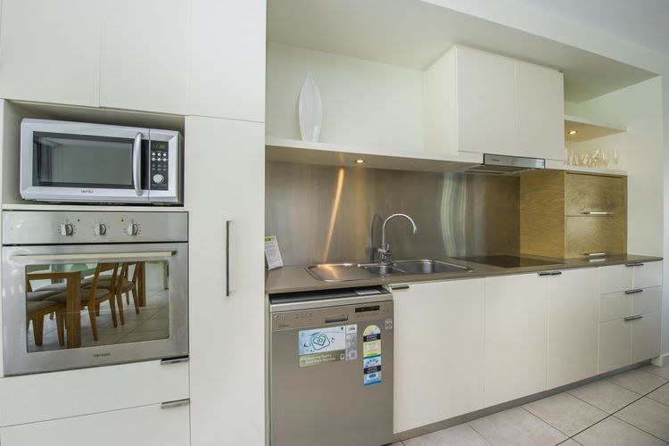 Blue on Blue Apartment 1011 - Kitchen