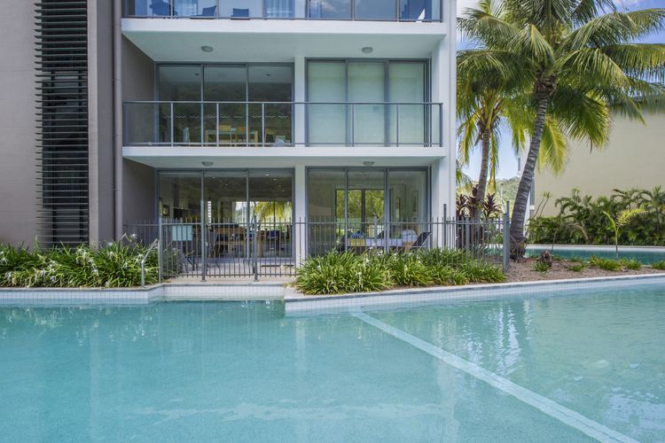 Blue on Blue Apartment 1011 - Lagoon Pool Entrance