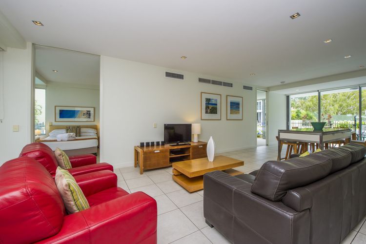 Blue on Blue Apartment 1011 - Living Area