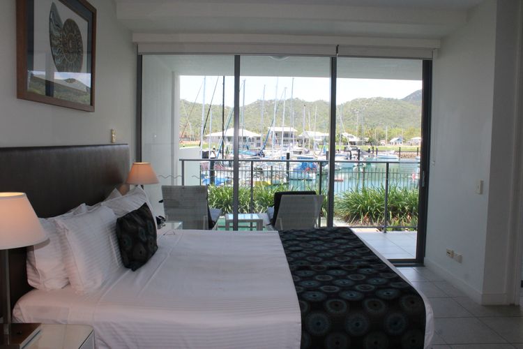 Blue on Blue Apartment 1014 - Master Bedroom