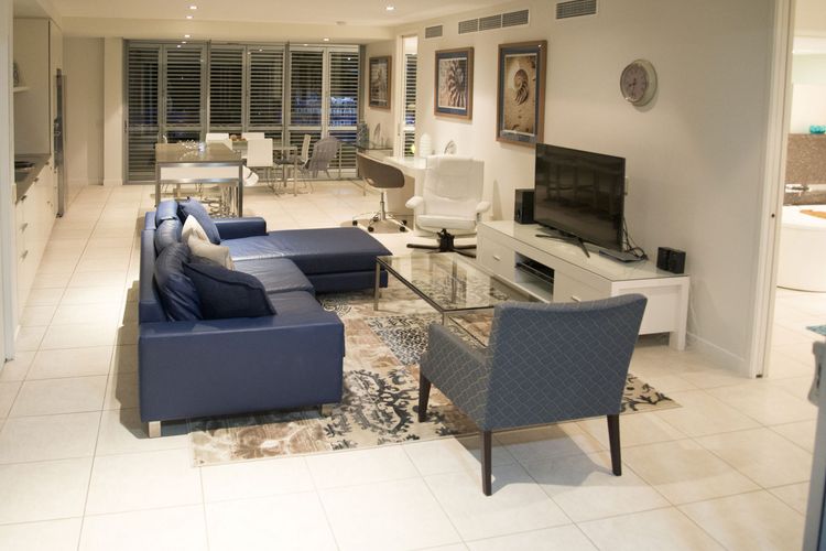 Blue on Blue Apartment 1014 - Living Area