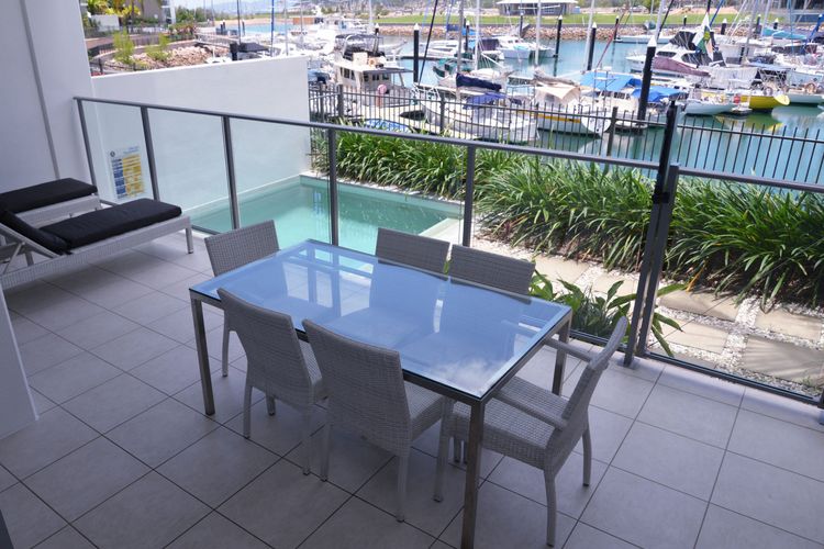 Blue on Blue Apartment 1014 - Marina Balcony