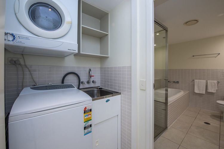 Blue on Blue Apartment 1015 - Laundry