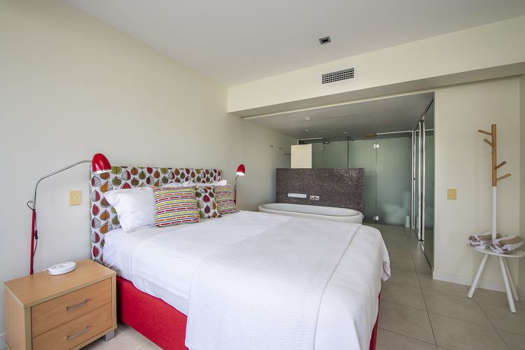 Blue on Blue Apartment 1015 - Master Bedroom