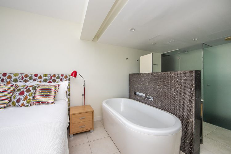 Blue on Blue Apartment 1015 - Master Bedroom/Ensuite