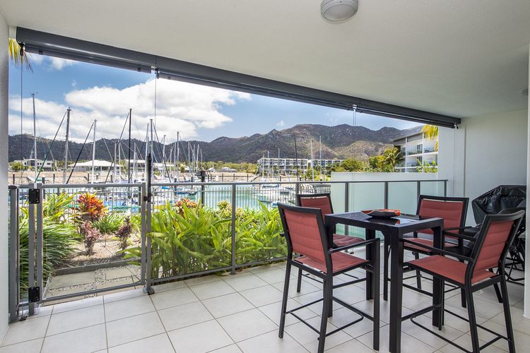 Blue on Blue Apartment 1015 - Balcony