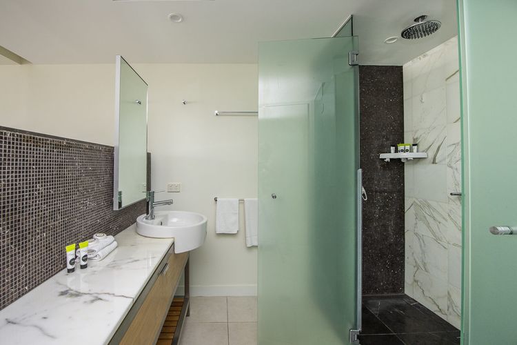 Blue on Blue Apartment 1015 - Ensuite