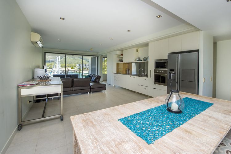 Blue on Blue Apartment 327 - Living Area