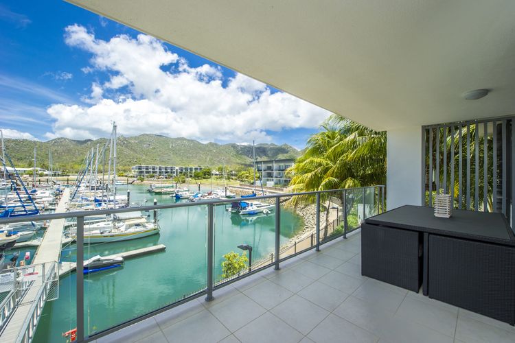 Blue on Blue Apartment 327 - Balcony