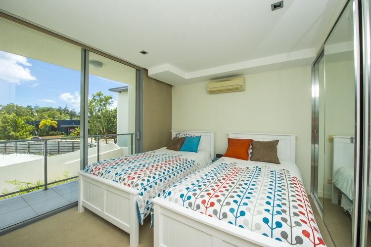 Blue on Blue Apartment 327 - Bedroom 3