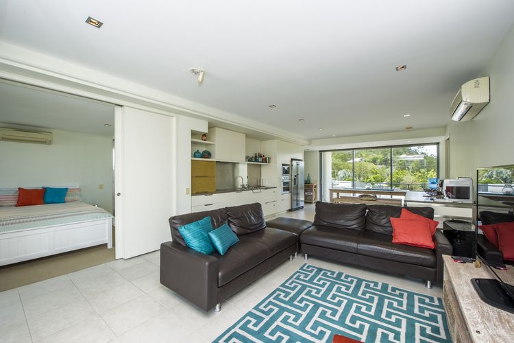 Blue on Blue Apartment 327 - Living Area