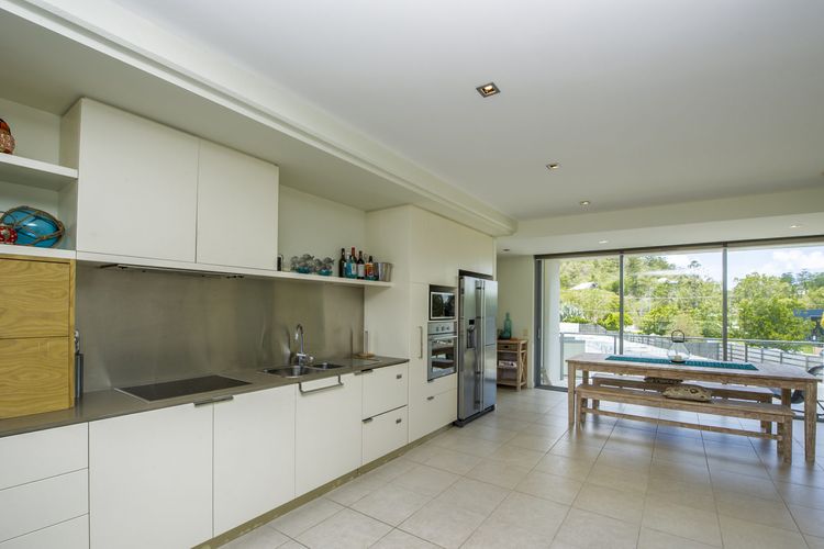 Blue on Blue Apartment 327 - Kitchen