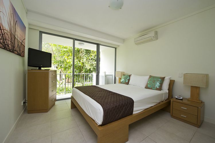 Blue on Blue Apartment 812 - Master Bedroom