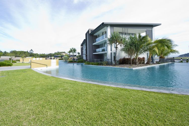 Blue on Blue Apartment 812 - Lagoon Pool