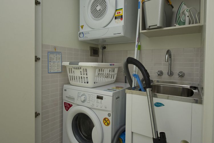 Blue on Blue Apartment 812 - Laundry