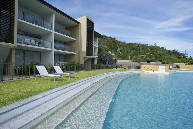 Blue on Blue Apartment 812 - Lagoon Pool