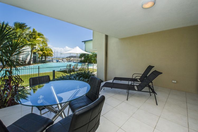 Blue on Blue Apartment 813 - Verandah