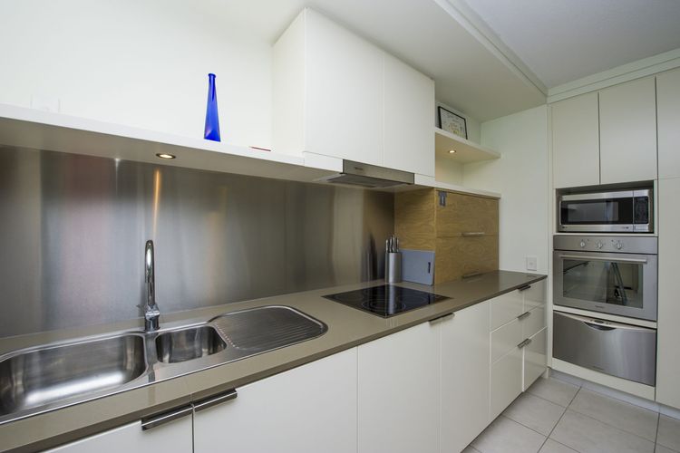 Blue on Blue Apartment 813 - Kitchen