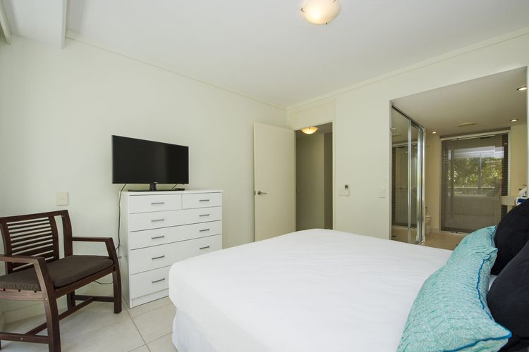 Blue on Blue Apartment 813 - Master Bedroom