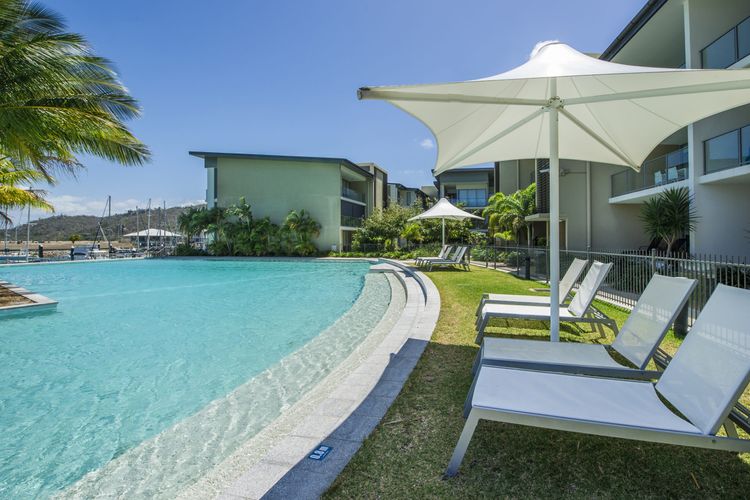 Blue on Blue Apartment 813 - Lagoon Pool