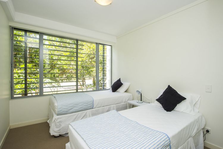 Blue on Blue Apartment 813 - Bedroom 2