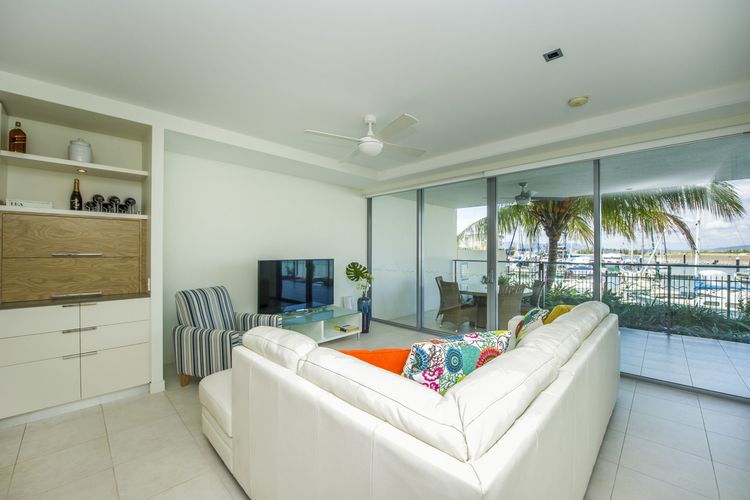 Blue on Blue Apartment 912 - Living Area