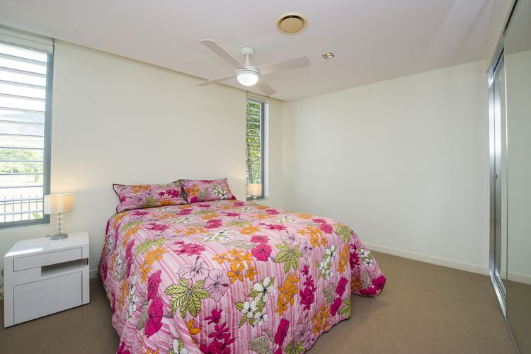 Blue on Blue Apartment 912 - Bedroom 2