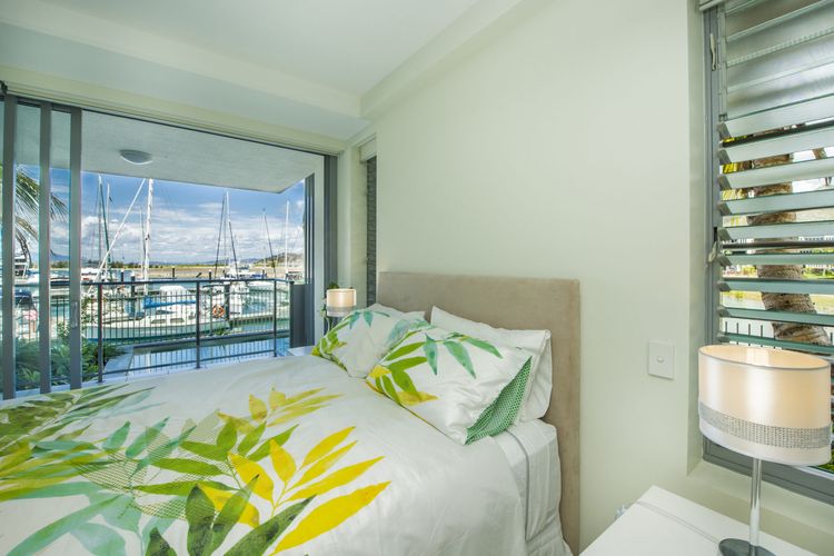 Blue on Blue Apartment 912 - Master Bedroom