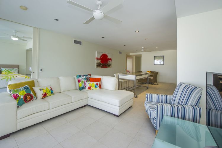 Blue on Blue Apartment 912 - Living Area