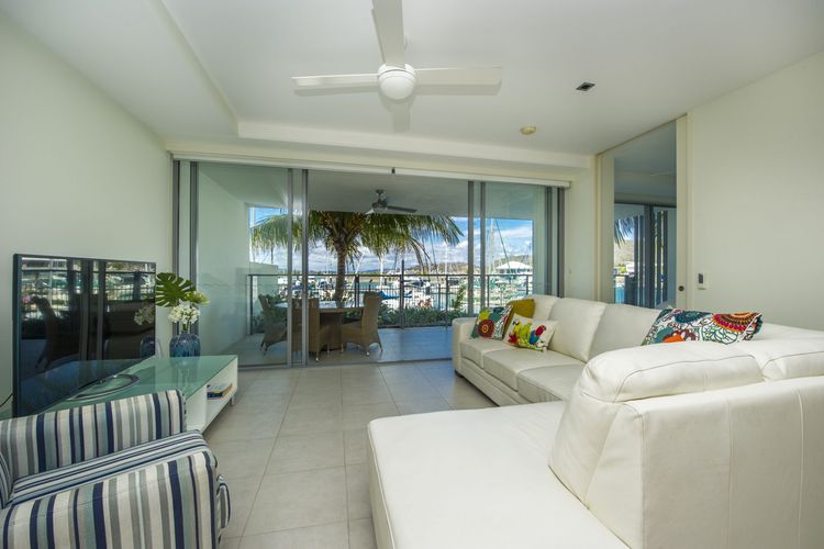 Blue on Blue Apartment 912 - Living Area