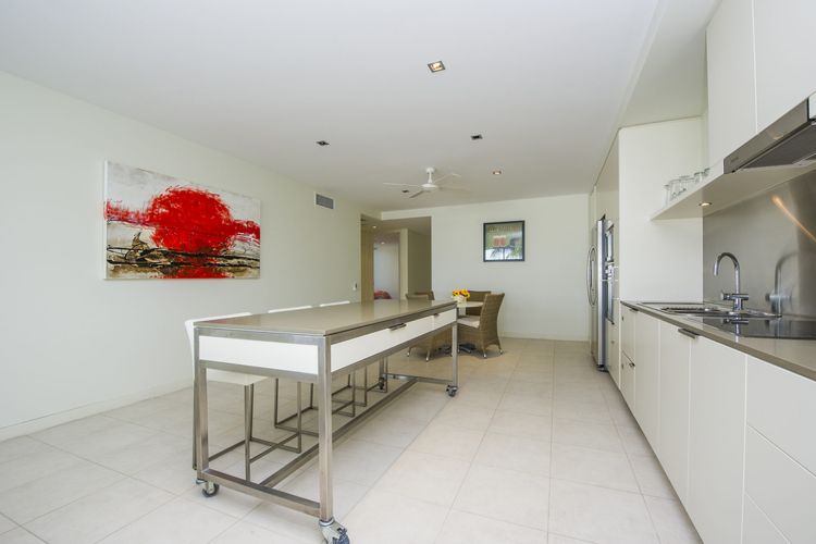 Blue on Blue Apartment 912 - Kitchen