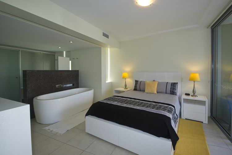 Blue on Blue Apartment 921 - Mater Bedroom