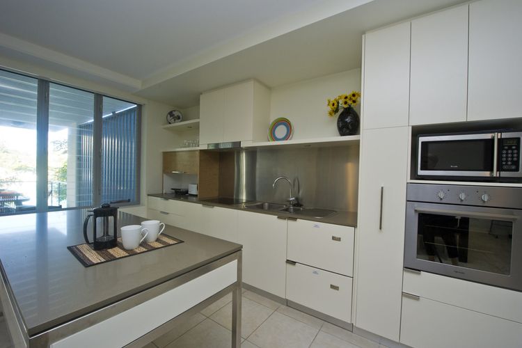 Blue on Blue Apartment 921 - Kitchen