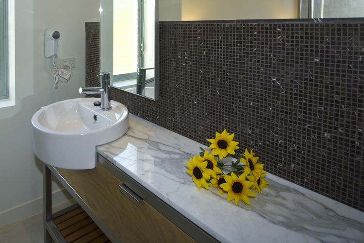 Blue on Blue Apartment 921 - Master Bathroom