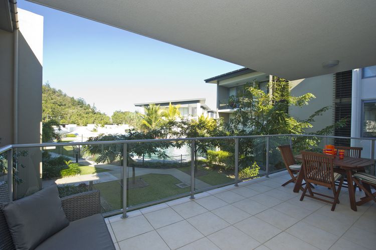 Blue on Blue Apartment 921 - Balcony