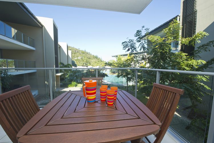 Blue on Blue Apartment 921 - Balcony